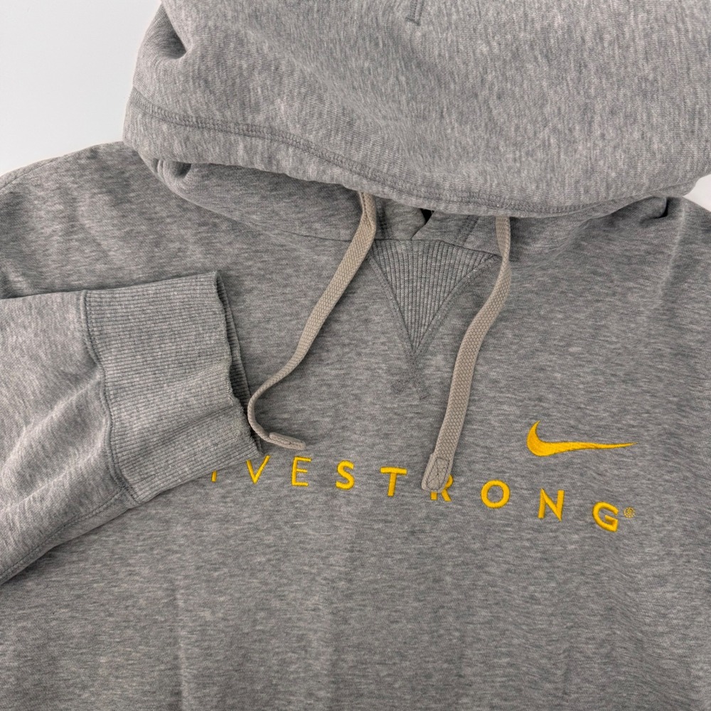 Nike Livestrong Hoodie Mens XXL Gray Embroidered Logo Pullover Sweatshirt